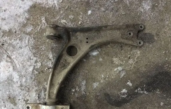Volkswagen Tiguan Front lower control arm/wishbone OEM