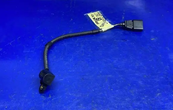 Volkswagen PASSAT B7 Camshaft position sensor 03L907601