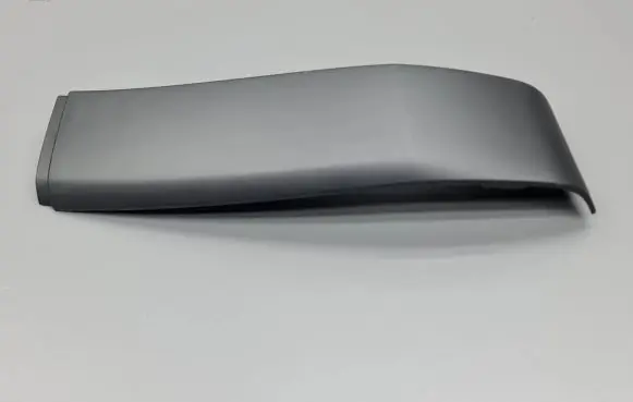 Rear bumper trim bar molding
