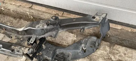 Volvo V50 Radiator support slam panel