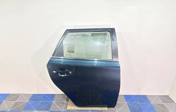 Toyota Auris E180 Rear door
