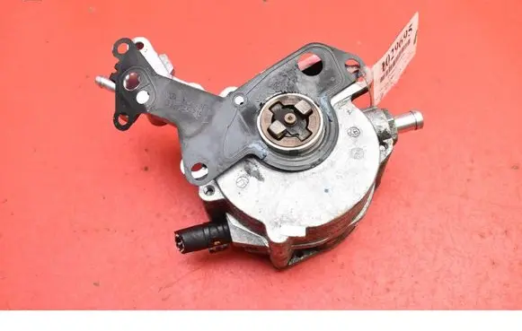 Skoda Octavia Mk2 (1Z) Vacuum pump 038145209