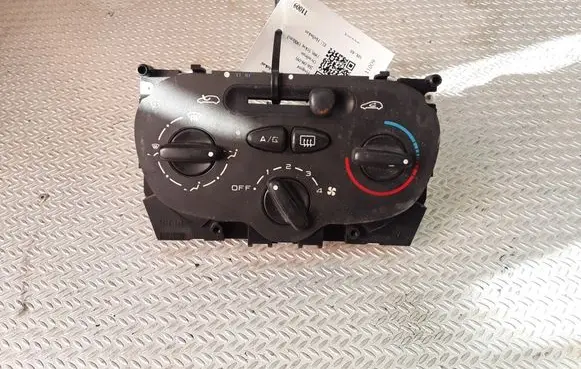 Peugeot 206 Climate control unit 1068901