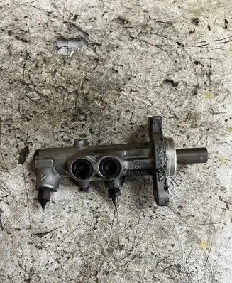 Volvo V70 Master brake cylinder 8646008
