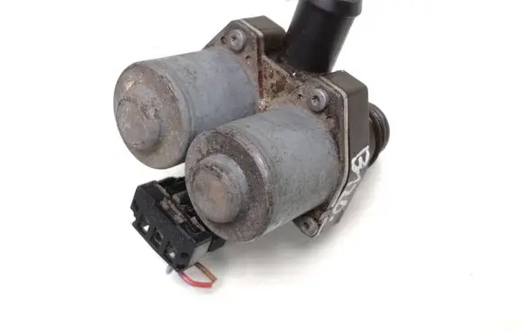Mercedes-Benz SLK R171 Coolant heater control valve A0048302084 1147412203