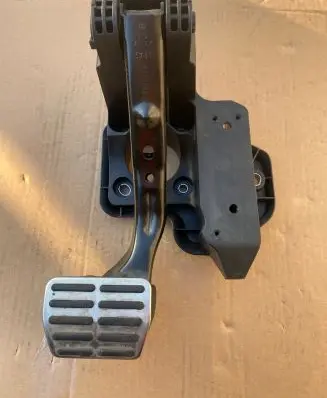 Volkswagen Polo V 6R Brake pedal 6R1723058D 2027726