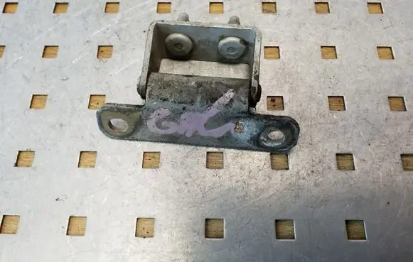 Hyundai Tucson JM Loading door upper hinge 