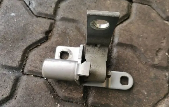 Ford Mondeo MK IV Front door upper hinge 