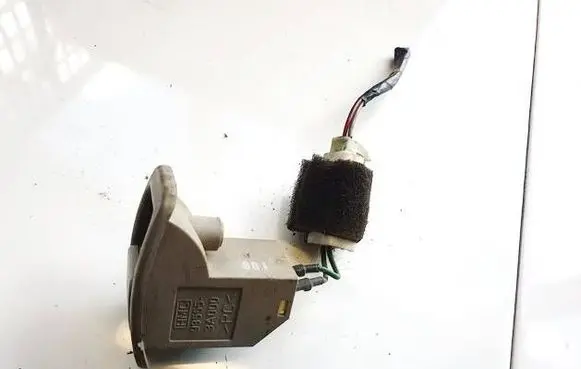 Hyundai Trajet Fuel tank opening switch 935553a000 93555-3a000