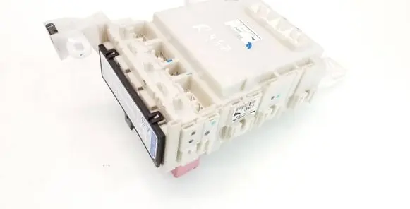 Toyota RAV 4 (XA30) Fuse module 8273042020 7C270244 9498