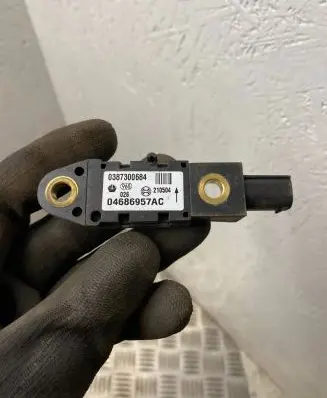 Chrysler Voyager Airbag deployment crash/impact sensor 04686957AC 0387300684