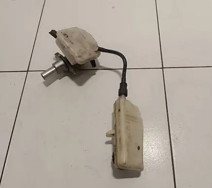 Citroen C4 II Master brake cylinder 0204051329 9680931580