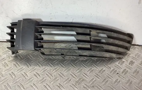 Volkswagen PASSAT B5.5 Front bumper lower grill 3B0853665H