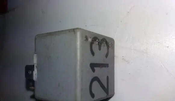 Volkswagen PASSAT B5 Other relay 443951253J