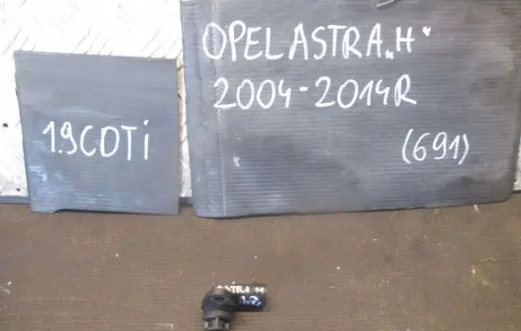 Opel Astra H Camshaft position sensor 