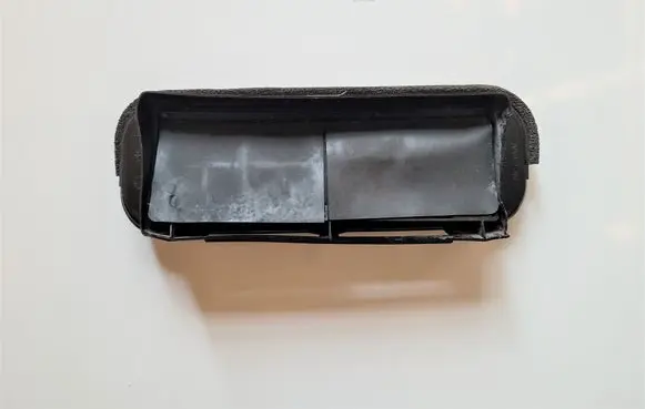 Nissan Leaf I (ZE0) Quarter panel pressure vent 768041HM0A 768043NA1A