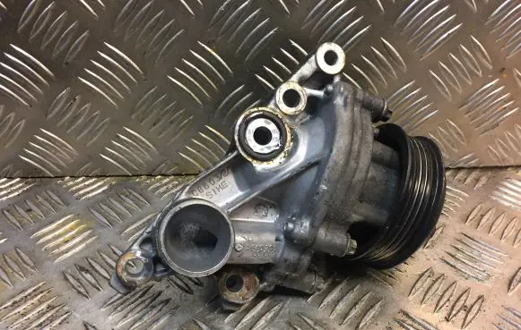 Mercedes-Benz A W169 Water pump 6402010001 A6402010001