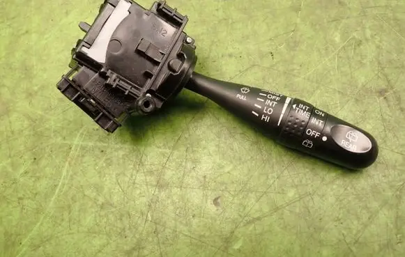 Suzuki SX4 Wiper control stalk 