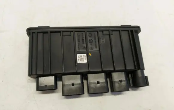 BMW 1 F40 Ignition amplifier control unit 8661071