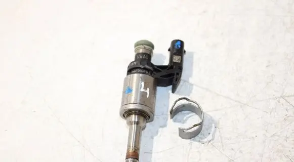 Volkswagen Golf Sportsvan Fuel injector 04E906036E 0261500248