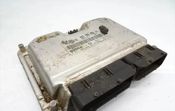 Volkswagen PASSAT B5.5 Engine control unit/module 066906032AS 0261207880