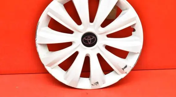 Toyota Yaris Verso R17 wheel hub/cap/trim 