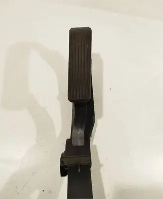 Mercedes-Benz C W203 Accelerator throttle pedal A2033000104