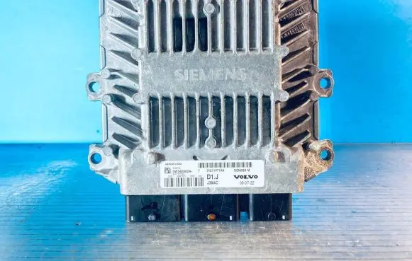 Volvo V50 Engine control unit/module 31211071AA