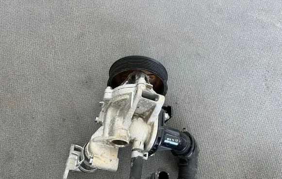 Hyundai Kona I Water pump 