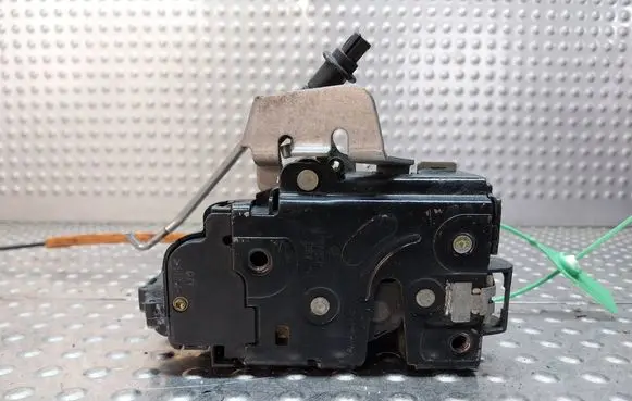 Audi A4 S4 B6 8E 8H Rear door lock S18031800 8E0839016C