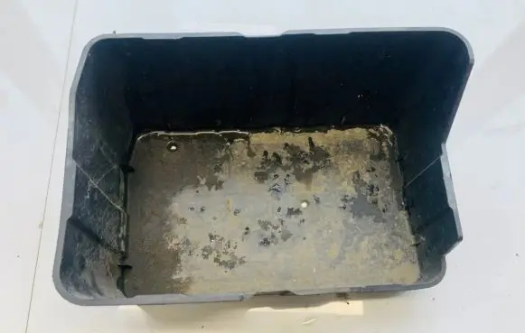 Battery box tray
