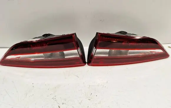 Opel Grandland X Tailgate rear/tail lights YP00016480