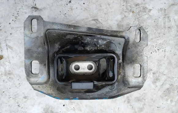 Peugeot 308 Gearbox mounting bracket 