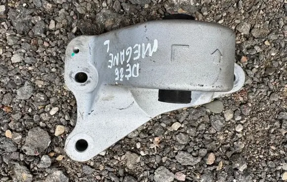 Renault Megane E-Tech Gearbox mount 20240927C