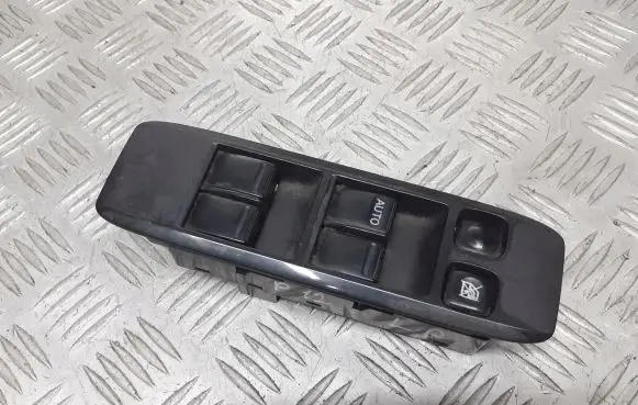 Nissan Primera Electric window control switch 25401AV640