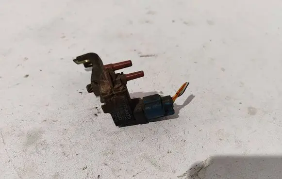 Subaru Legacy Vacuum valve 14774AA271