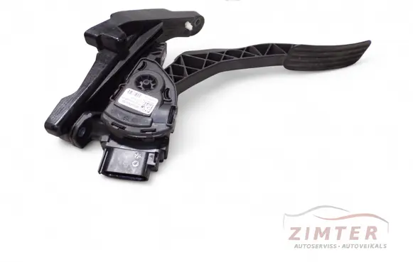 Accelerator throttle pedal