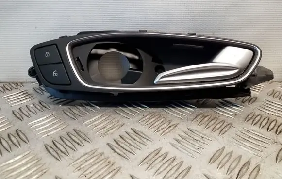 Audi A1 Front door interior handle 8X0837020E 8X0868784