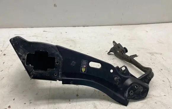 Mercedes-Benz S W221 Headlight/headlamp mounting bracket A2048173420