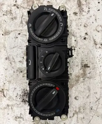 Volkswagen Transporter - Caravelle T5 Climate control unit 69747020