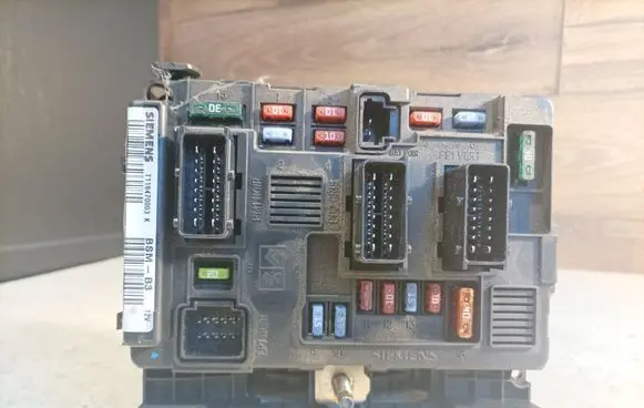 Citroen Xsara Picasso Fuse module T118470003K