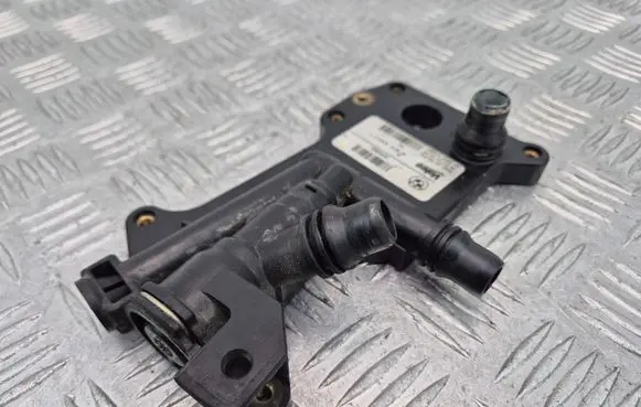 Engine oil radiator