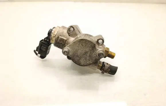 Volkswagen Golf Plus Fuel injection high pressure pump 