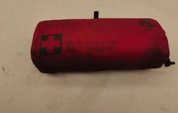 Volkswagen PASSAT CC First aid kit 5K0860282