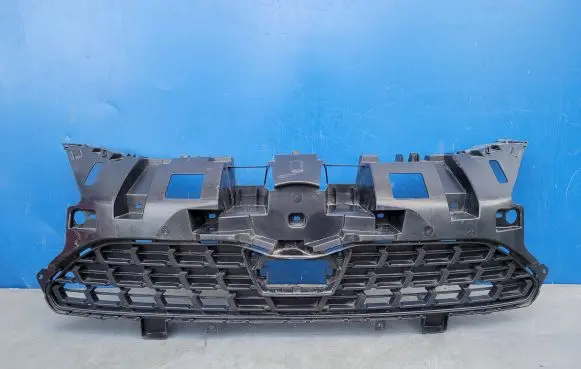 Toyota Yaris Cross Front bumper upper radiator grill 531110DB20