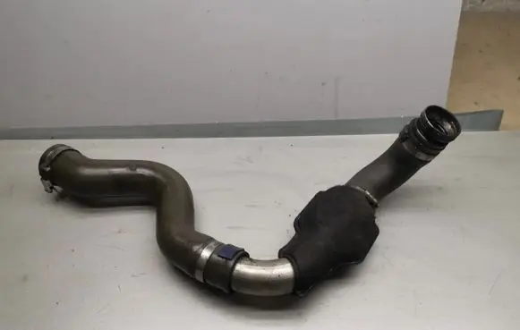 Intercooler hose/pipe