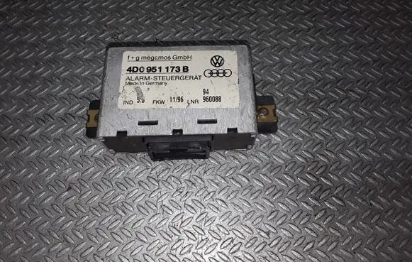 Audi A8 S8 D2 4D Alarm control unit/module 4D0951173B