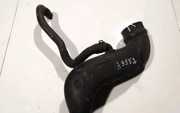 Opel Zafira B Air intake hose/pipe 55561910 329788454