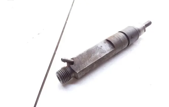 Volkswagen Golf IV Fuel injector 038130201G