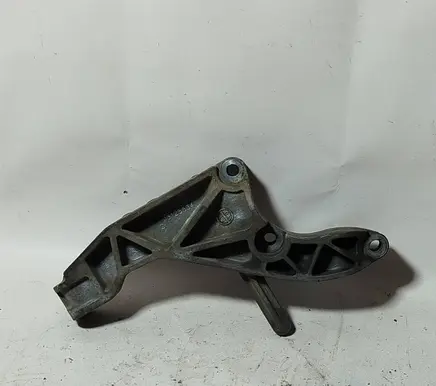 Opel Zafira B Engine mounting bracket 13125634